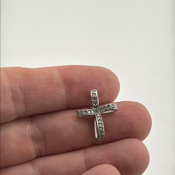 Elegant Sterling Silver Cross Pendant with clear stones - Picture 1 of 3